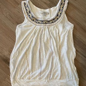 Embroidered Scoop-neck Lightweight Tank Top